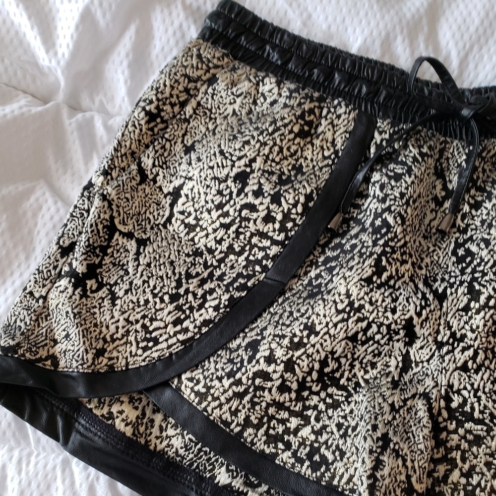 VERY GOOD CONDITION VERY J SHORTS SIZE M - Picture 2 of 5